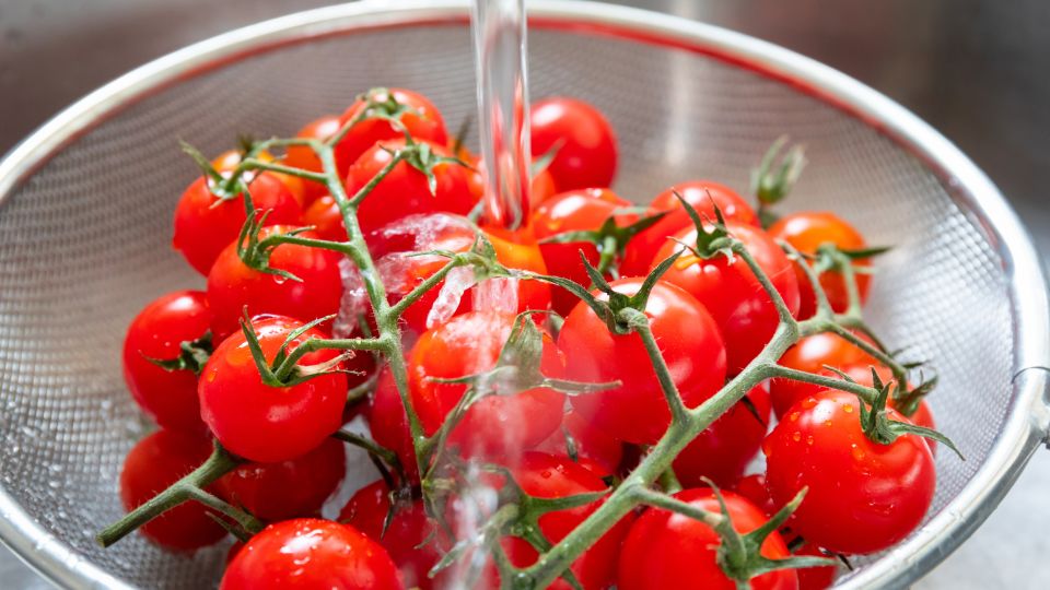 Food-safety expert reveals why washing your fruits and veggies is important