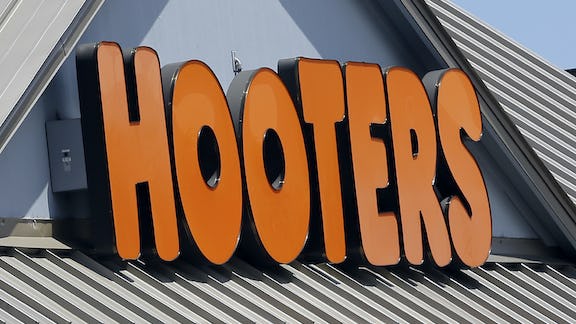 South Florida Hooters servers won't be changing uniforms