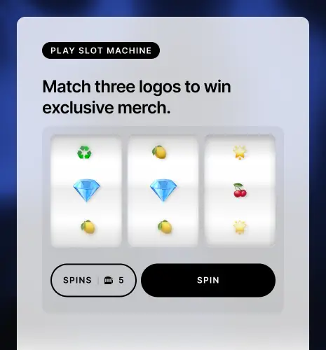 Slot-Machine-Minigame mit Emoji-Symbolen, Spin-Button und Aufforderung drei gleiche Logos zu matchen